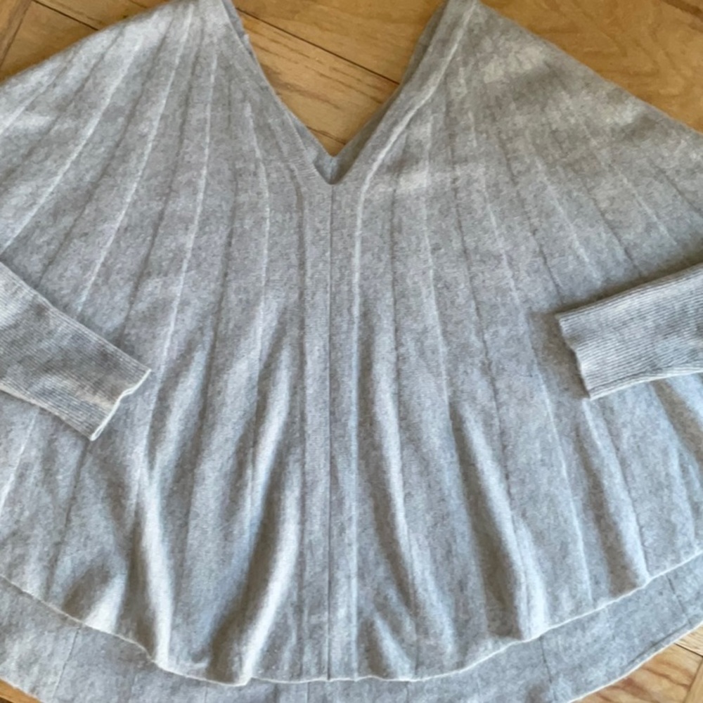 Neiman Marcus Cashmere Dolman Sleeve Poncho, Grey Sweater. M/L